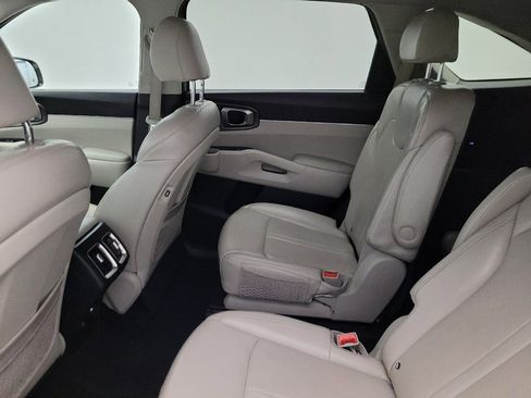 Used 2023 Kia Sorento EX AWD/4WD image 18