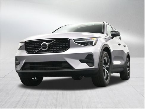 New 2026 Volvo XC40 B5 Core AWD/4WD image 28