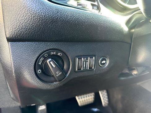 Used 2015 Dodge Challenger R/T image 18