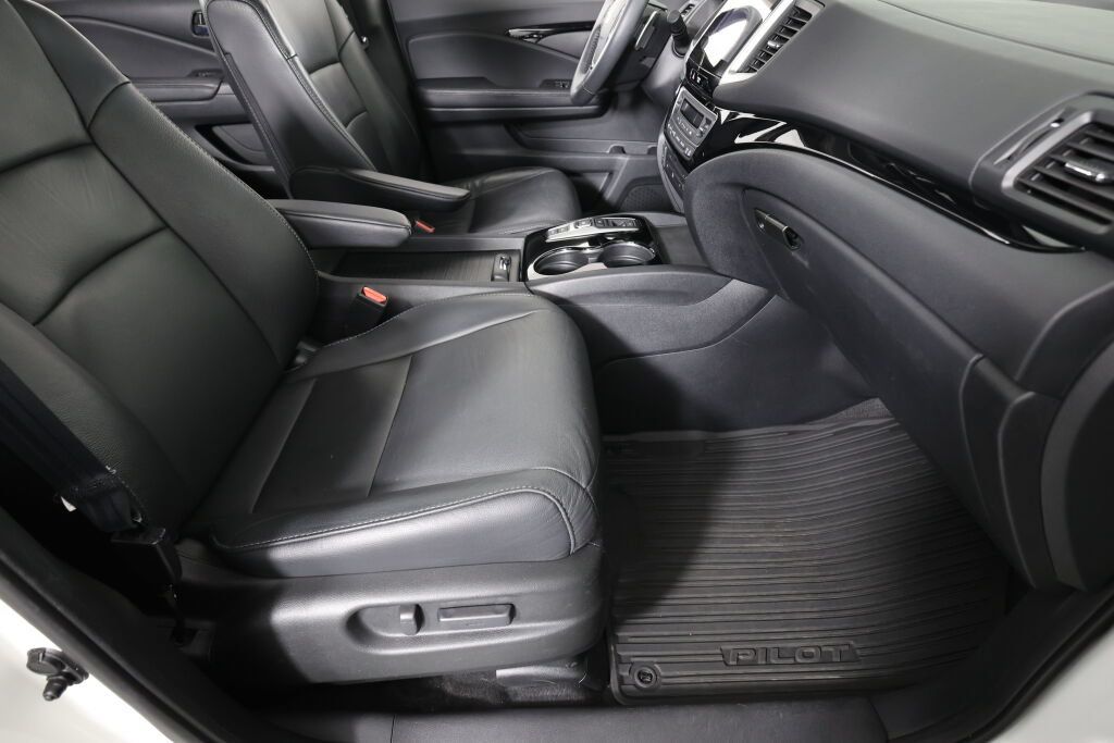 Used 2017 Honda Pilot Touring image 28