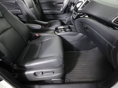 Used 2017 Honda Pilot Touring image 28