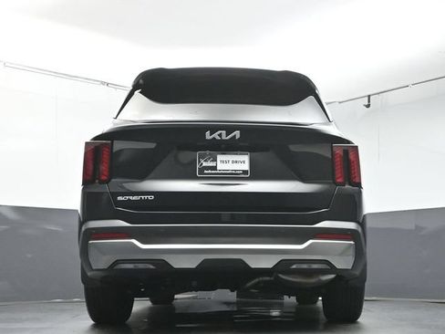Used 2025 Kia Sorento S FWD image 36