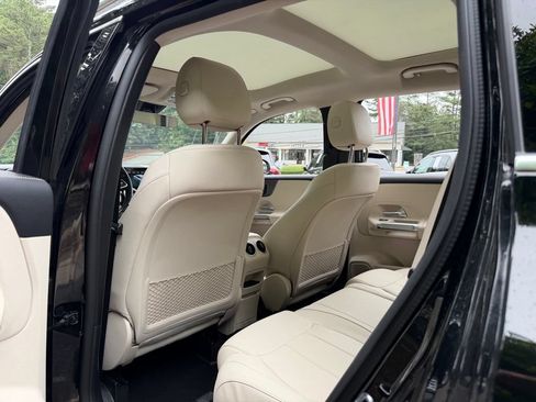 Used 2022 Mercedes-Benz GLB 250 4MATIC w/ Premium Package Lite image 31