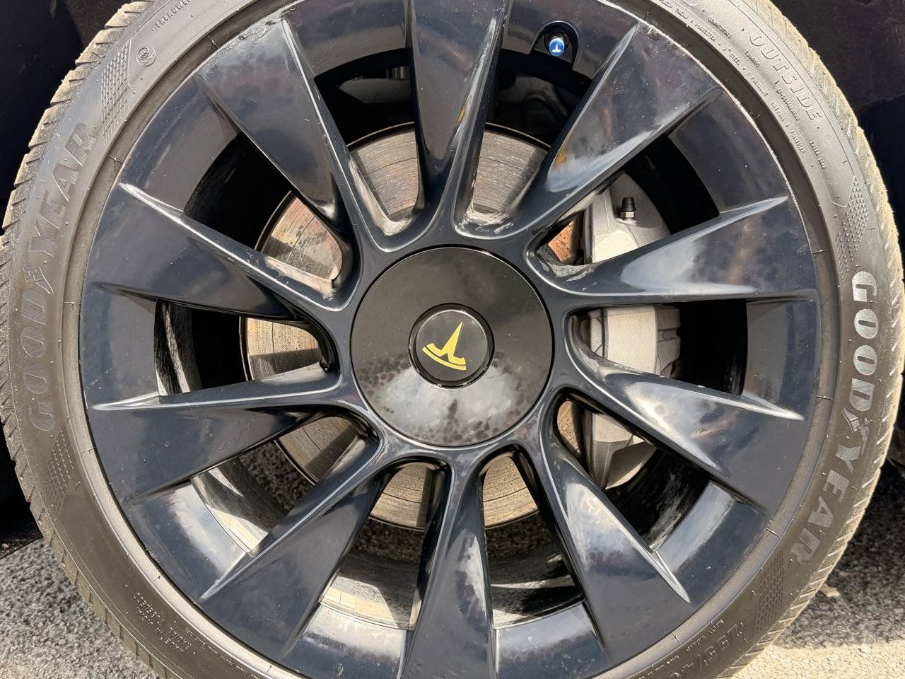 Used 2023 Tesla Model Y Long Range AWD/4WD image 9