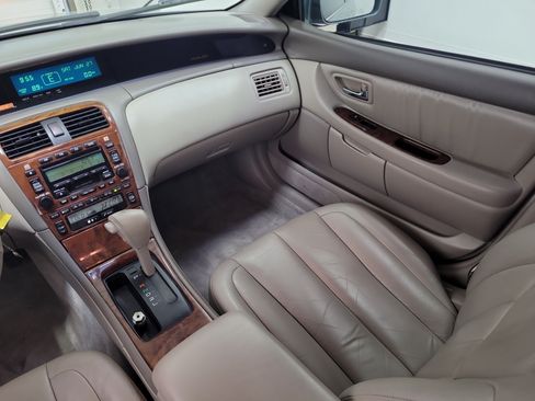 Used 2000 Toyota Avalon XLS FWD image 16