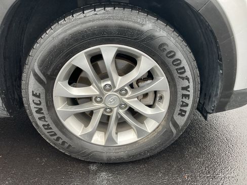 Used 2019 Hyundai Santa Fe SE image 11