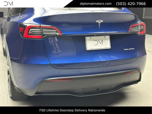 Used 2020 Tesla Model Y Long Range image 16