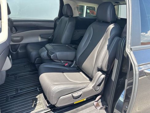 Certified 2026 Kia Carnival FWD image 14