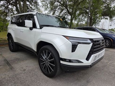 Used 2024 Lexus GX 550 w/ Accessory Package (Z1) image 3