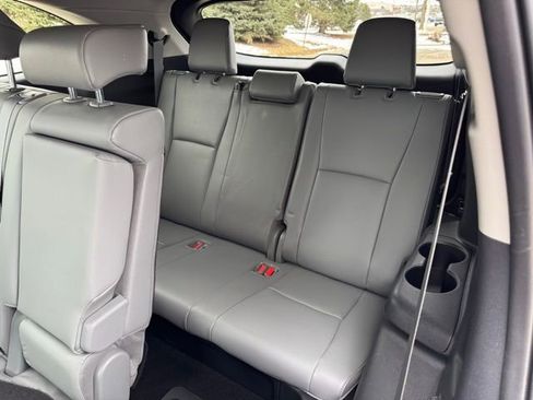 Used 2021 Toyota Highlander Limited image 13