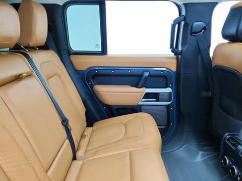 Used 2024 Land Rover Defender 110 SE image 27