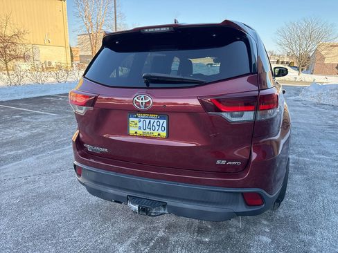 Used 2019 Toyota Highlander SE image 16