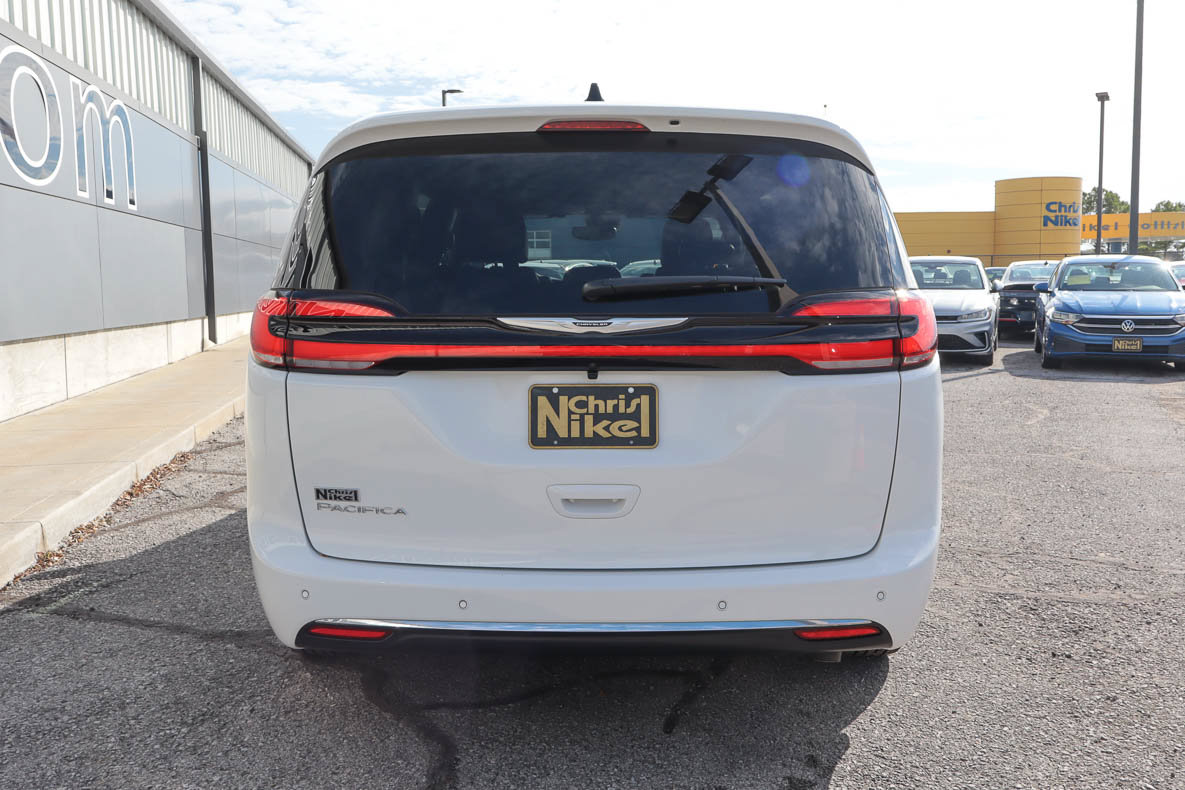 Used 2026 Chrysler Pacifica Select FWD image 5