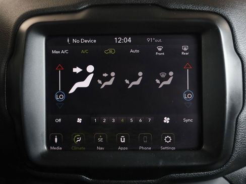 Used 2018 Jeep Renegade Latitude w/ UConnect 8.4 Nav Group FWD image 34
