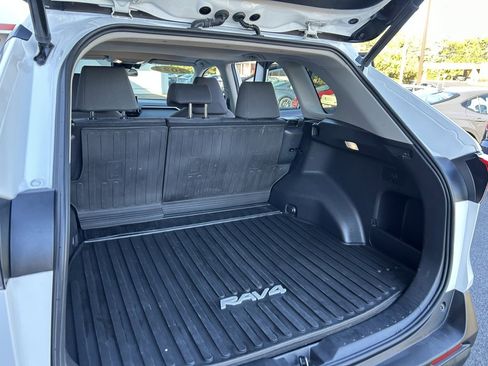 Certified 2022 Toyota RAV4 XLE image 10