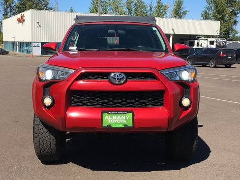 Used 2015 Toyota 4Runner SR5 AWD/4WD image 10