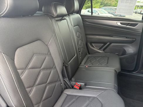 Certified 2025 Volkswagen Atlas Cross Sport SE FWD image 29