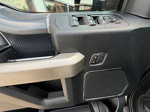 Used 2019 Ford F150 Lariat w/ Equipment Group 502A Luxury AWD/4WD image 30