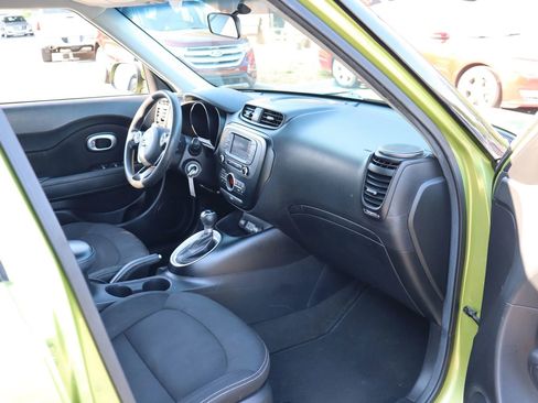 Used 2017 Kia Soul + FWD image 16