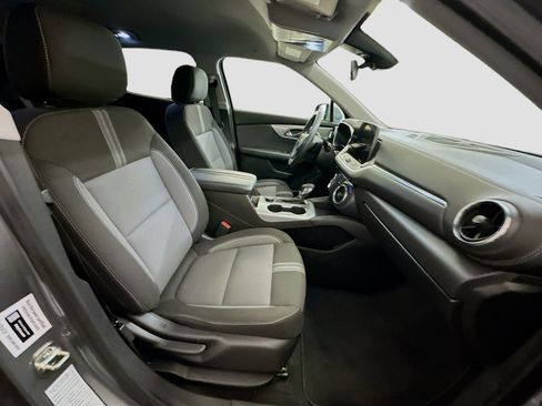 Used 2025 Chevrolet Blazer LT image 32