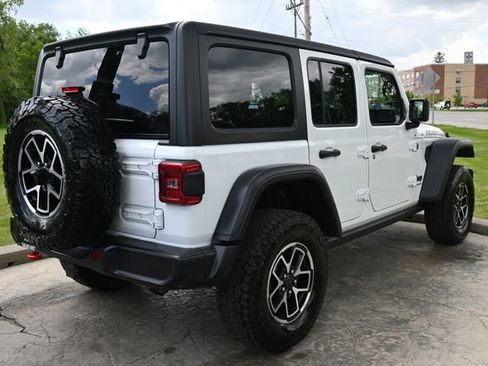 Used 2024 Jeep Wrangler Unlimited Rubicon AWD/4WD image 5
