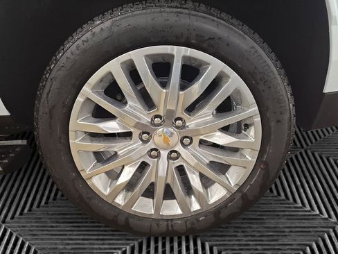 New 2026 Chevrolet Suburban High Country image 14