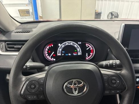 Used 2025 Toyota RAV4 XLE AWD/4WD image 18