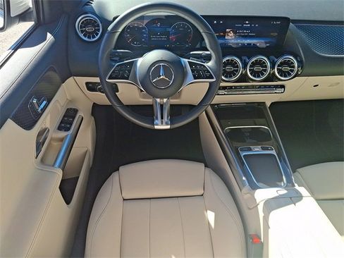 Used 2025 Mercedes-Benz GLA 250 image 11