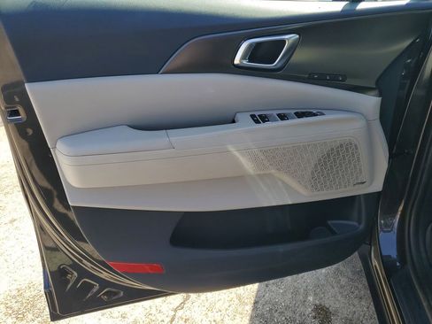 Used 2025 Kia Carnival SX Prestige image 8