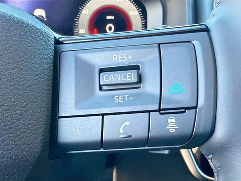 Used 2025 Nissan Rogue Platinum image 38