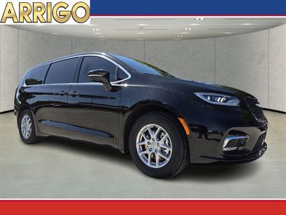 New 2025 Chrysler Pacifica Select
