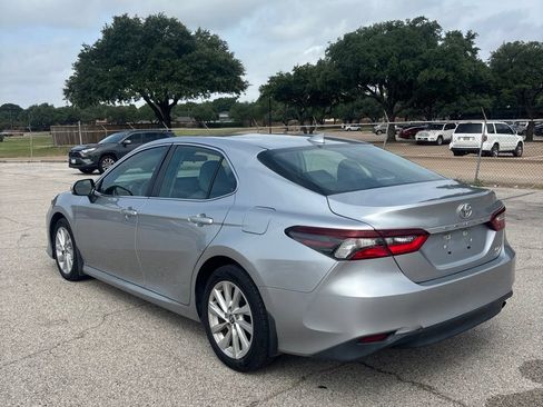 Used 2021 Toyota Camry LE FWD image 5
