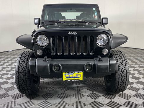 Used 2018 Jeep Wrangler Sport AWD/4WD image 3