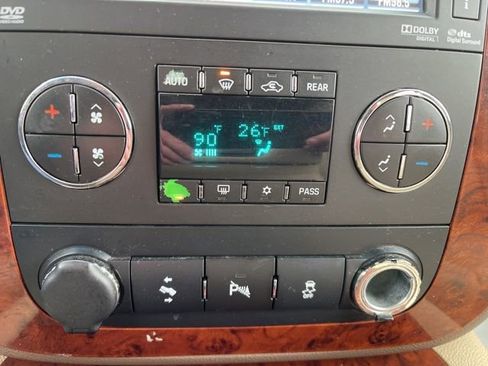 Used 2012 Chevrolet Suburban LTZ image 16