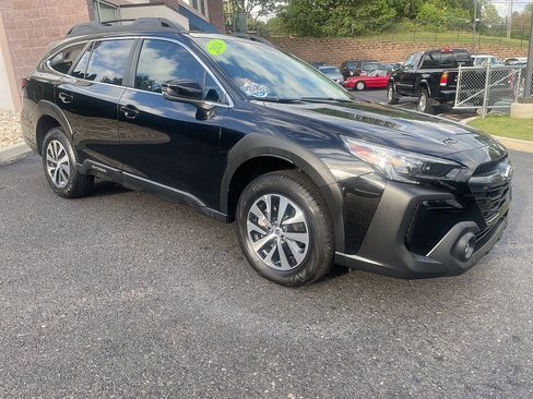 Used 2024 Subaru Outback Premium image 12