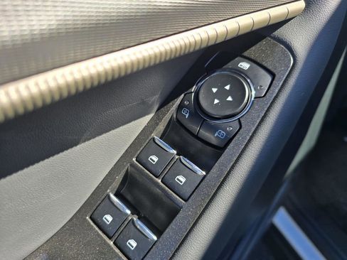 New 2025 Ford Explorer Active image 15