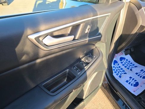 Used 2024 Ford Edge SEL w/ Convenience Package image 11