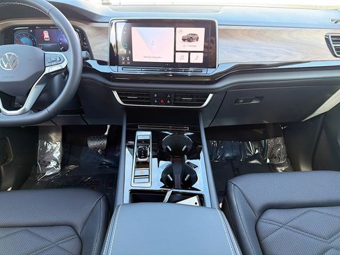 New 2026 Volkswagen Atlas SE FWD image 18