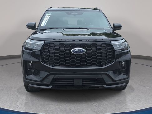 Used 2025 Ford Explorer ST-Line AWD/4WD image 2