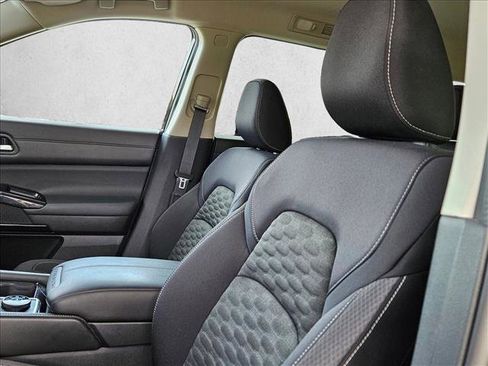 Used 2022 Nissan Pathfinder SV image 19