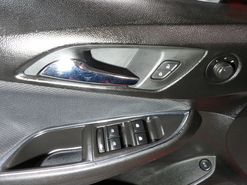 Used 2017 Chevrolet Cruze LT image 9