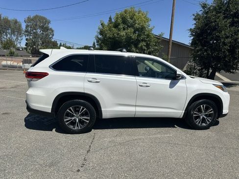 Used 2017 Toyota Highlander Plus FWD image 13