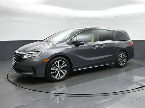 Used 2024 Honda Odyssey Touring image 3