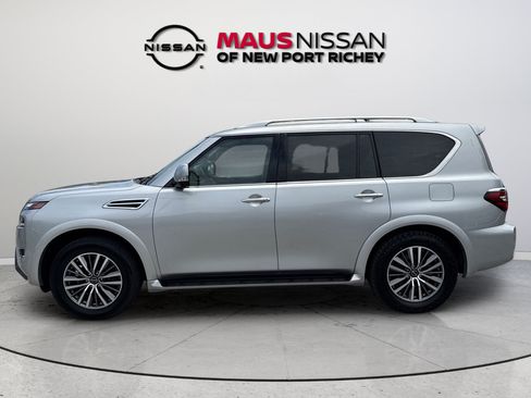 Used 2024 Nissan Armada SL w/ Captain's Chairs Package AWD/4WD image 7