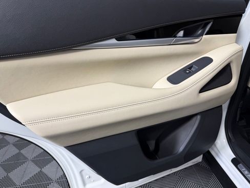 Used 2025 INFINITI QX60 Pure image 28