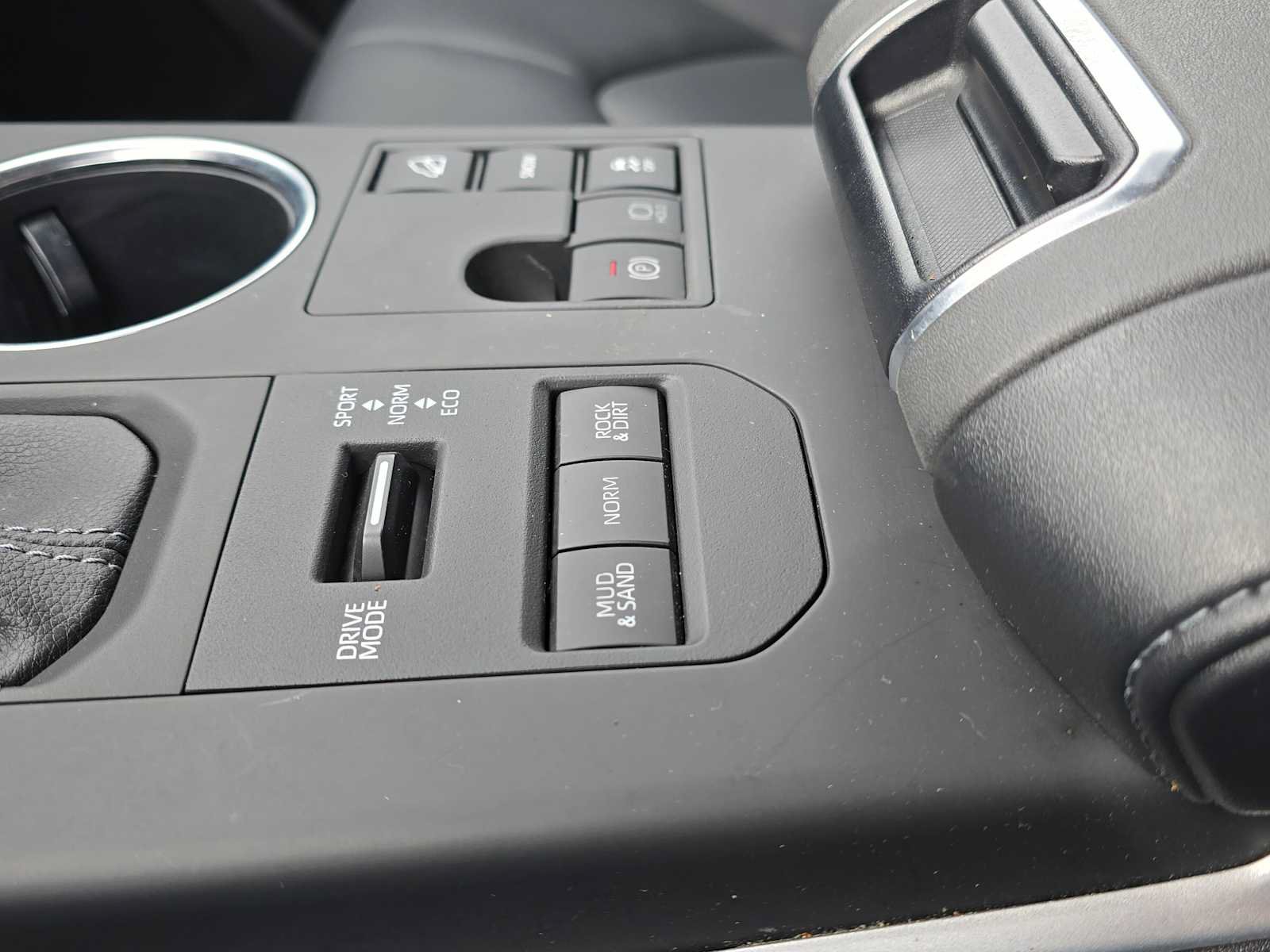 Used 2023 Toyota Highlander XLE AWD/4WD image 36