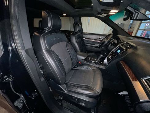 Used 2017 Ford Explorer Platinum image 26