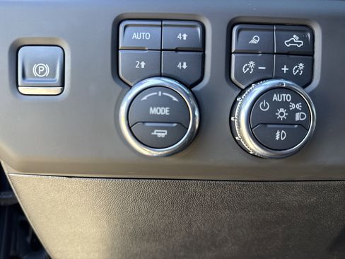 Used 2025 GMC Sierra 2500 Denali Ultimate image 18