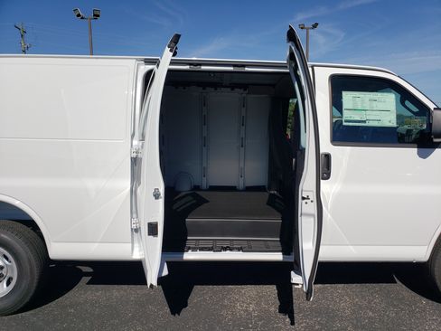 New 2025 Chevrolet Express 2500 Full-size Cargo Van w/ Driver Convenience Package image 6