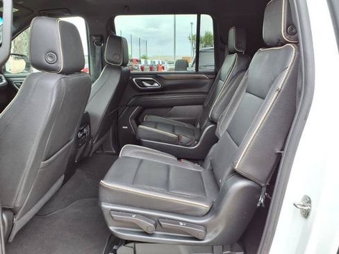 Used 2023 Chevrolet Suburban Premier AWD/4WD image 19